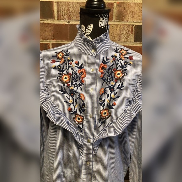 Blouse Ruffle Neck Floral Embroidered - Picture 3 of 7